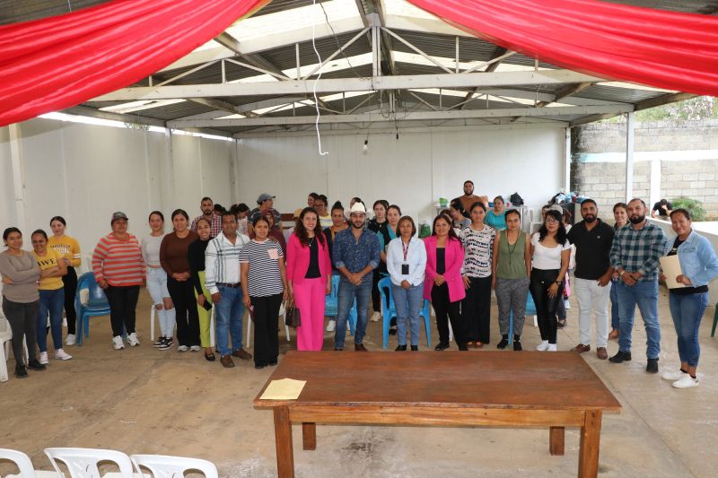 Impulsan el talento emprendedor de mujeres en Cañadas de Nanchititla con curso de repostería