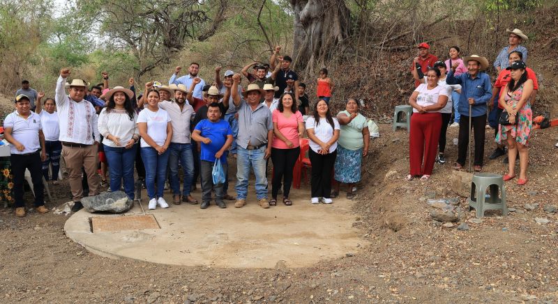 Edder entrega rehabilitación del sistema de agua de Corral del Barro Acatitlán