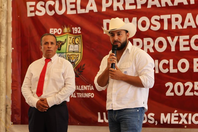 Edder felicita exitosa demostración de los clubes del proyecto PAEC